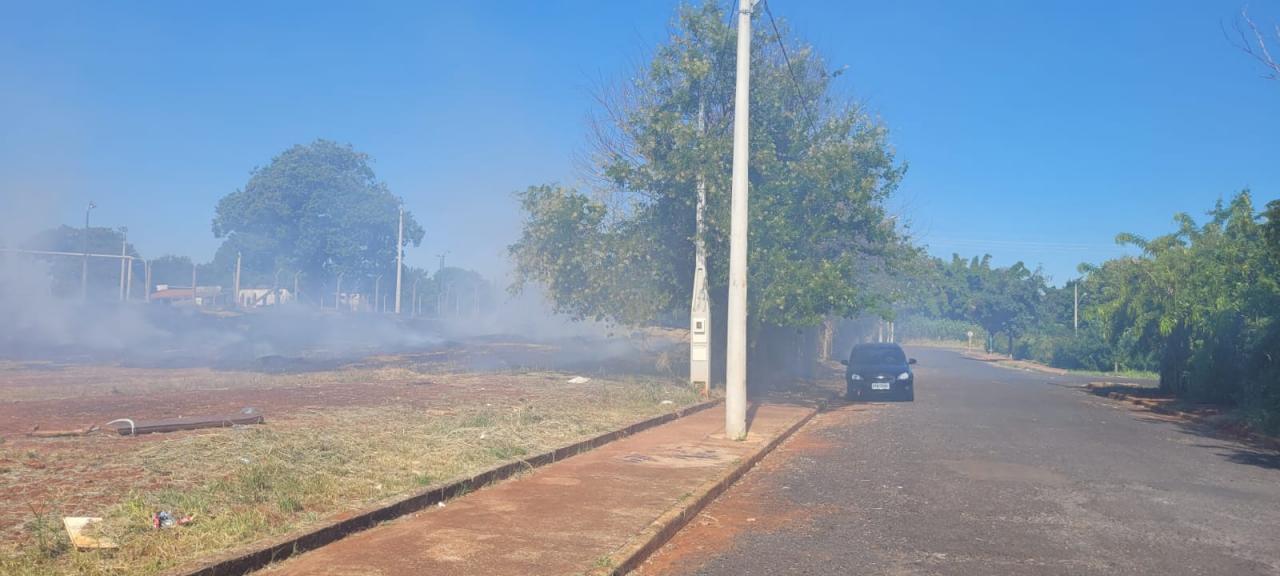 Foto 2 de 3 — Sem chuvas, queimadas começam a ‘pipocar’ em Araraquara